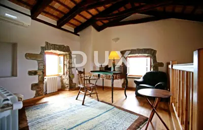 House 300 m², Labin - pool and summer kitchen - 14