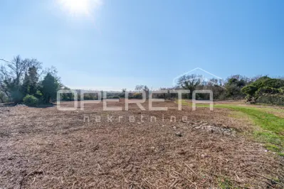 Istra, Tar – zemljište s istarskom stancijom