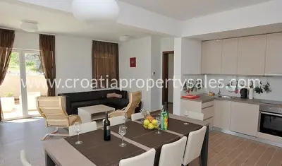 Villa 135 m², Insel Brač - ruhiger Ort im Landesinneren - 1
