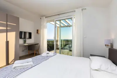 Istra - moderna vila s bazenom i uređenom okućnicom - 22