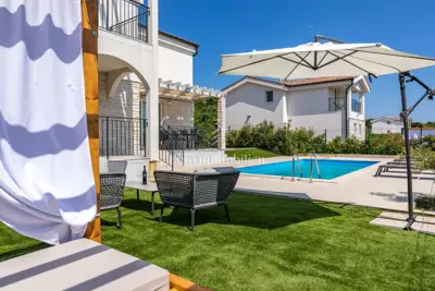 Istra - moderna vila s bazenom i uređenom okućnicom - 12