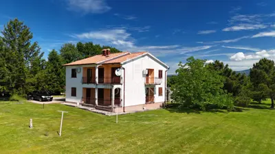 Labin, surroundings, Family house in a quiet location