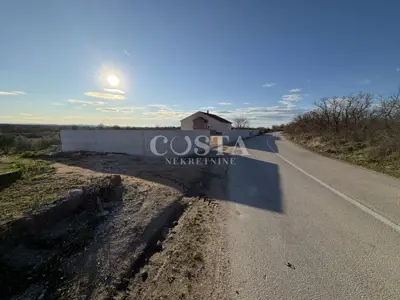 Građevinsko zemljište 1.470 m², Lovinac - mirna lokacija - 4