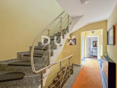 Haus 505 m², Oprić - 5 Wohneinheiten - 18