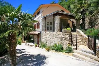 Villa 100 m², Oprtalj Umgebung - Pool und atemberaubender Panoramablick