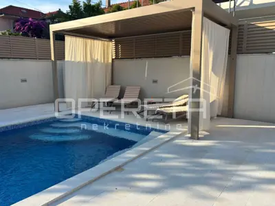 Ekskluzivna kuća s bazenom, idealna lokacija 100 m do mora – Zadar - 10