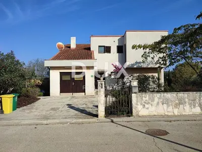Haus 300 m², Škatari - ruhige Lage in einer Sackgasse