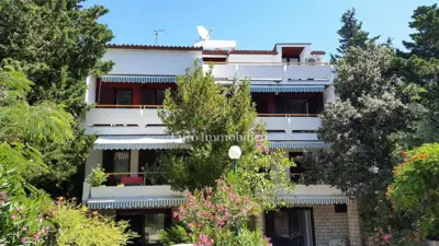 Freistehendes Haus mit 10 Apartments, 80 m bis zum Meer!