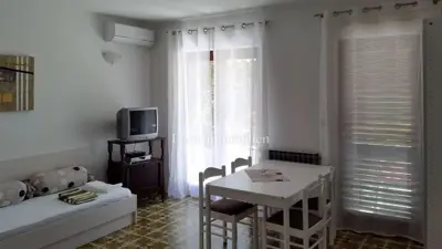 Samostojeća kuća s 10 apartmana, 80m do mora! - 12