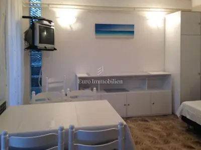 Samostojeća kuća s 10 apartmana, 80m do mora! - 22