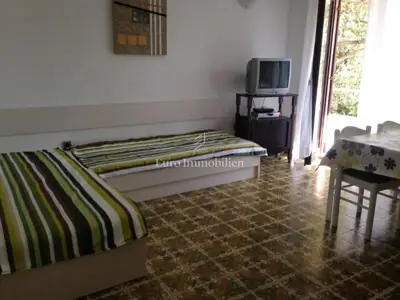 Samostojeća kuća s 10 apartmana, 80m do mora! - 16