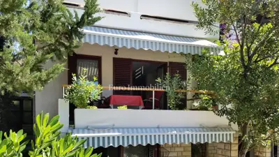 Samostojeća kuća s 10 apartmana, 80m do mora! - 2