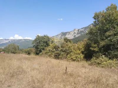 Građevinsko zemljište, Labin - uz asfalt, 3.5 km od mora - 2