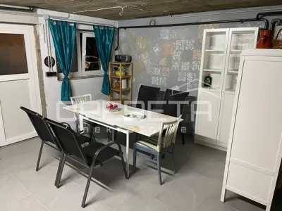 House 260 m², Vrapče - two separate apartments - 18