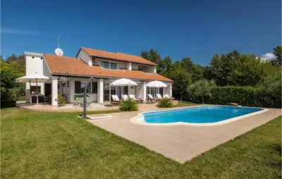 Ferienhaus in Poreč, 1560 m² Garten und Privatsphäre