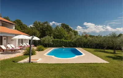Ferienhaus in Poreč, 1560 m² Garten und Privatsphäre - 3