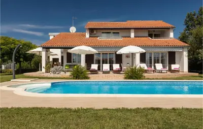 Ferienhaus in Poreč, 1560 m² Garten und Privatsphäre - 4
