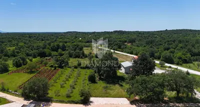 Land 621 m², Žminj surroundings - quiet location and building permit - 2