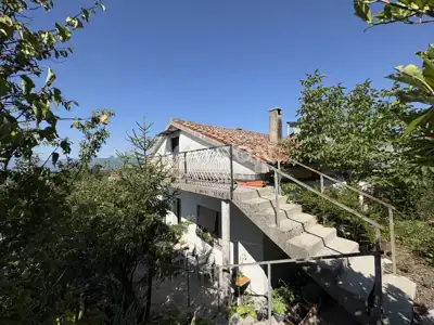 Kuća u Viškovu, mirna lokacija i velika okućnica - 6
