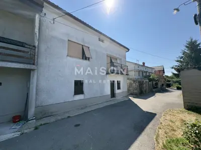 Kuća u Viškovu, mirna lokacija i velika okućnica - 5