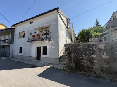 Kuća u Viškovu, mirna lokacija i velika okućnica - 3