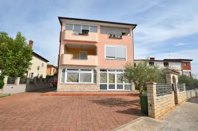 Apartment 75 m², Novigrad - sea view and balcony 26 m²