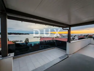 Apartment 195.4 m², Petrčane - 3 apartments, second row to the sea