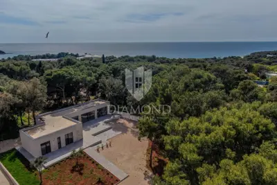 Villa 155 m², Rovinj - ruhige Straße in der Nähe des Strandes