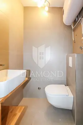 Villa 155 m², Rovinj - ruhige Straße in der Nähe des Strandes - 12