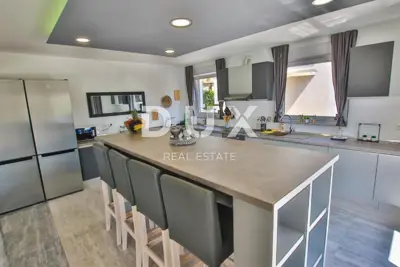 House 450 m², Rogovići, Kaštelir-Labinci - quiet location 4 km from the sea - 10