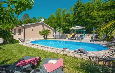Labin, ausgezeichnetes ebenerdiges Haus mit Pool