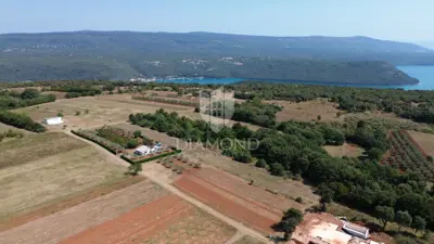 Građevinsko zemljište 841 m², Barban - blizu mora i mirno naselje - 2