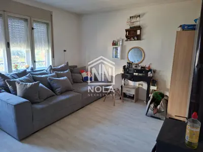 Kuća 100 m², Drenovec - mirno naselje i terasa