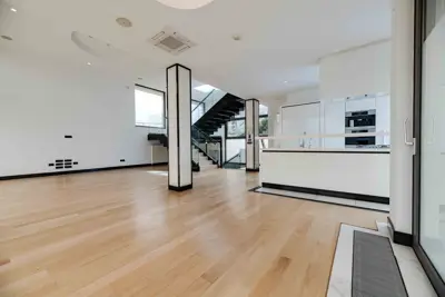 Prekrižje, novouređena vila 560 m², parking, bazen - 4