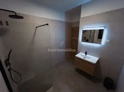 Kuća 188,91 m², Pomer - bazen i krovna terasa - 15