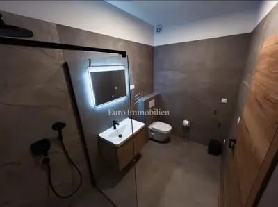 Kuća 188,91 m², Pomer - bazen i krovna terasa - 9