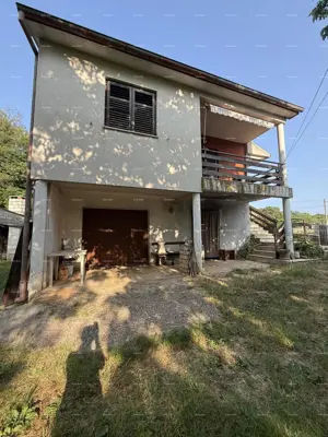 Šarmantna obiteljska kuća s velikom okućnicom i dodatnim građevinskim zemljištem u blizini Barbana - 2