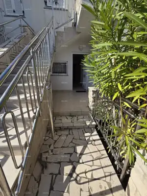 Prodaje se šarmantan stan u prizemlju, 60 m², Duga Uvala - 18