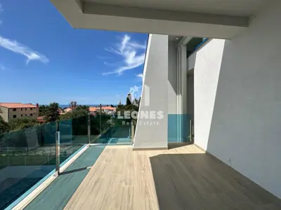 Moderne Wohnung im zweiten Stock mit Meerblick in Lovrečica