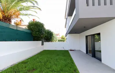 Apartment in Premantura, 2 bedrooms, pool and yard