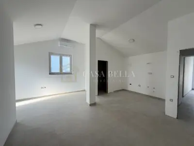 Stan 43 m², Crikvenica - terasa 49 m² i parkirno mjesto - 2