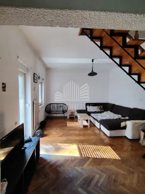 Wohnung 68 m², Osijek Gornji grad - ruhige Hoflage
