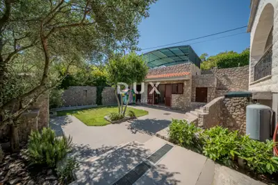 House 220 m², Krk - Okolica, 3 residential units - 3