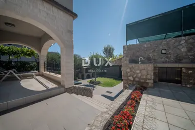 House 220 m², Krk - Okolica, 3 residential units - 12