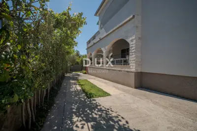 House 220 m², Krk - Okolica, 3 residential units - 4