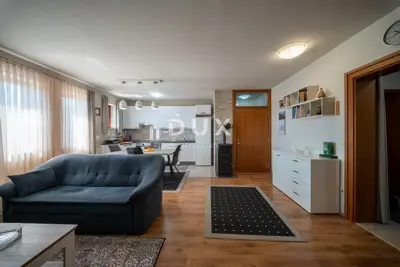 House 220 m², Krk - Okolica, 3 residential units - 16