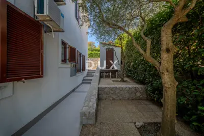 House 220 m², Krk - Okolica, 3 residential units - 8