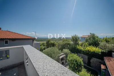 House 220 m², Krk - Okolica, 3 residential units - 6