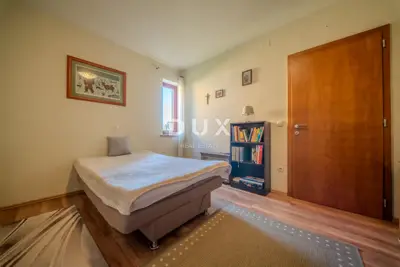 House 220 m², Krk - Okolica, 3 residential units - 18