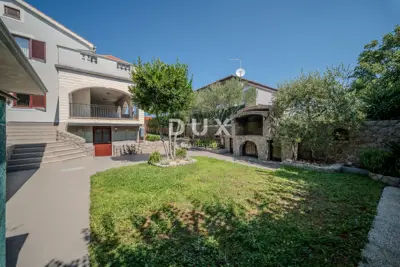 House 220 m², Krk - Okolica, 3 residential units - 2